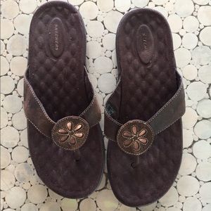 Like new brown Skechers sandals